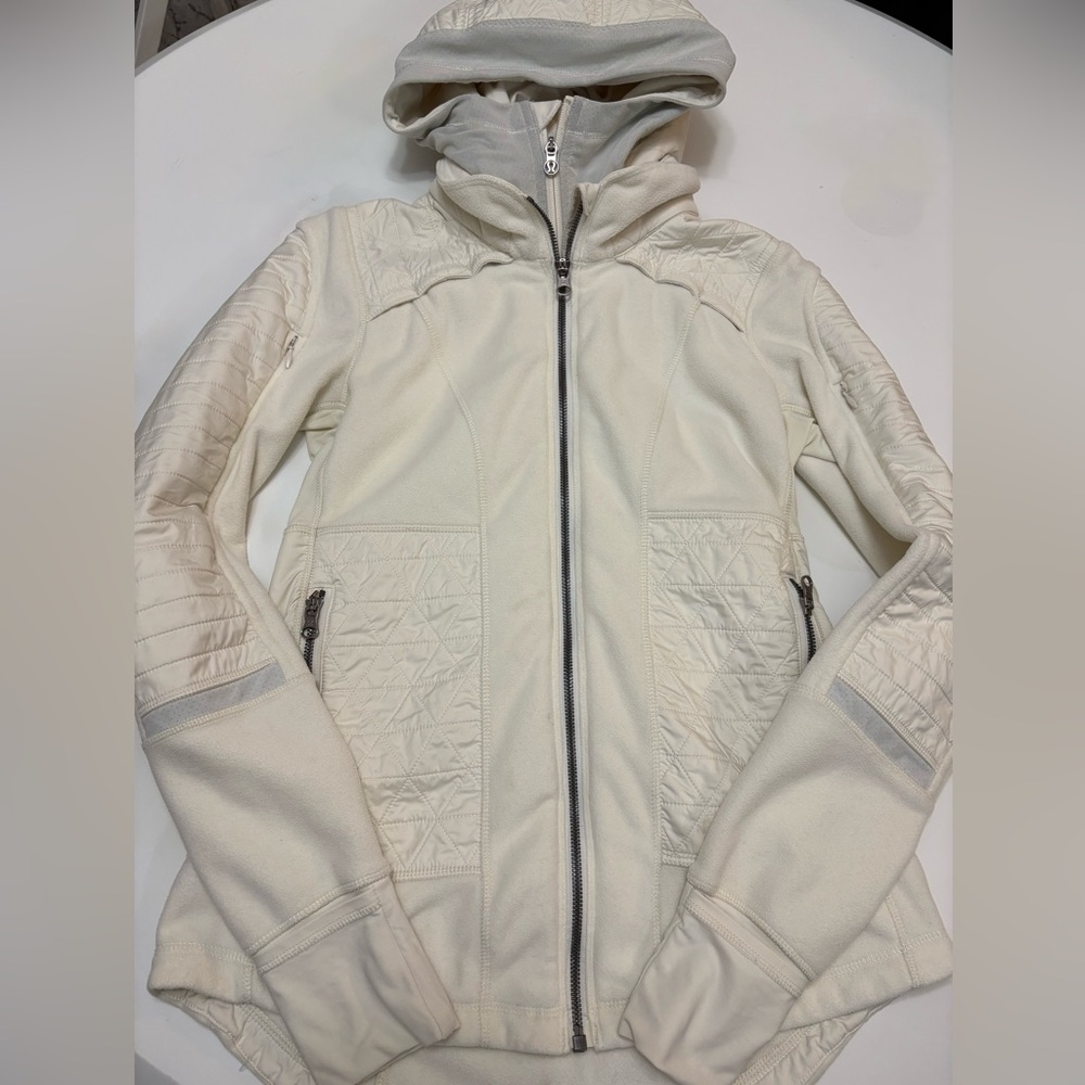 Lululemon Fleecy Keen Jacket II / Size 6 / Ghost Cream Run Hooded Reflective
